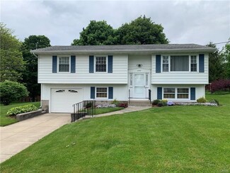2723 Forest Hill Dr, Auburn, NY 13021