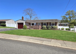 53 Blue Point Rd, Selden, NY 11784