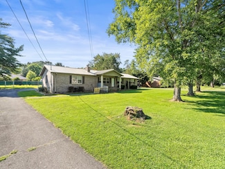 302 Lakeside Dr, Estill Springs, TN 37330