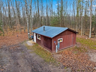 W5065 Bear Paw Rd, Amberg, WI 54102