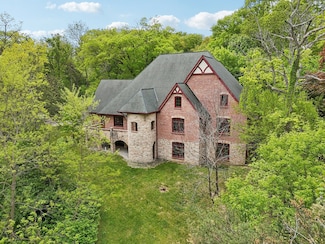 557 Signal Hill Rd, North Barrington, IL 60010