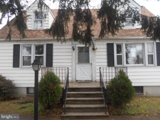 327 Pontiac St, Essington, PA 19029