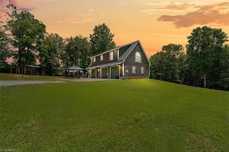 924 Delta Dr, Randleman, NC 27317