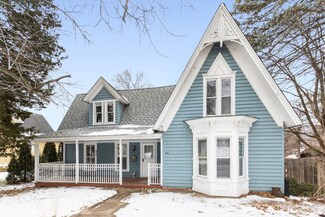 407 N Van Buren St, East Dundee, IL 60118