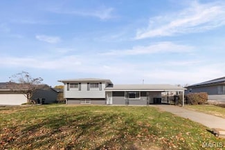 29 Chateau Dr, Fairview Heights, IL 62208