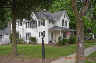 440 E 7th St, Adrian, MO 64720