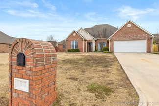 817 Cypress Dr, Ada, OK 74820