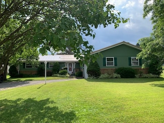 840 Lansberry Ct, Somerset, PA 15501