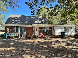 8694 Bunker Hill Dr, Southaven, MS 38671