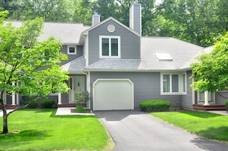 202 Castlewood Dr Unit 202, Bloomfield, CT 06002