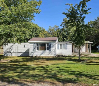 108 Juneberry Dr, Flora, IL 62839