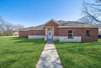 202 S Nash St, Kaufman, TX 75142