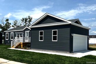 202 Riviera Dr, Lapeer Township, MI 48446