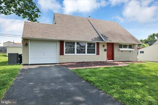 27 Cobalt Ridge Dr S, Levittown, PA 19057