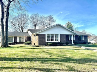 707 Ozark Dr, Farmington, MO 63640