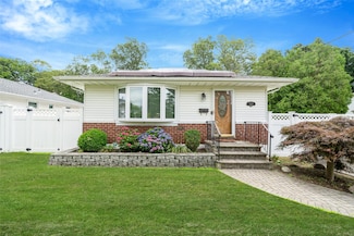 1063 Gridley St, Bay Shore, NY 11706