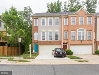 9136 Cook Inlet Dr, Fort Belvoir, VA 22060