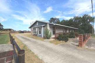 511 State Highway 123 N, Stockdale, TX 78160