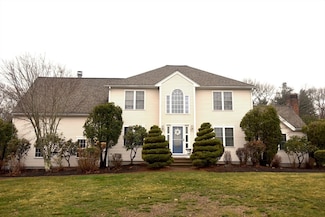 37 Nachaomet Rd, Lakeville, MA 02347
