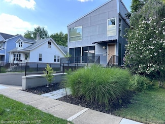 1013 Humphrey Ave, Birmingham, MI 48009