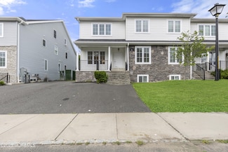 4 Bourbon Ct, Lakewood, NJ 08701