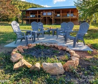 199 Brookview Ln, Whittier, NC 28789