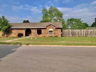 4827 S Spruce Dr, Sand Springs, OK 74063