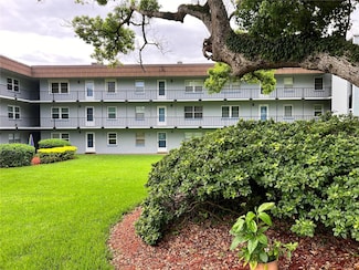 333 Lake Howard Dr NW Unit 202C, Winter Haven, FL 33880