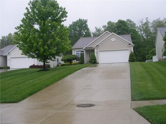 1373 Hidden Lake Blvd, Akron, OH 44312