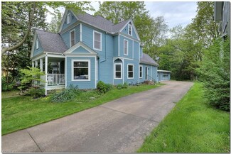 6805 Hinsdale St, Hiram, OH 44234