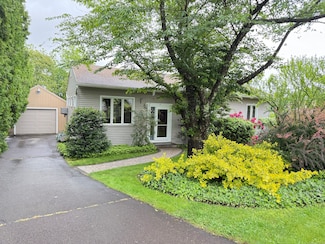 17 Edgecomb St, Hamden, CT 06517