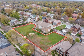 1058 Lakepointe St, Grosse Pointe Park, MI 48230