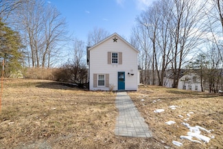 2 Loudon Ln, Hallowell, ME 04347
