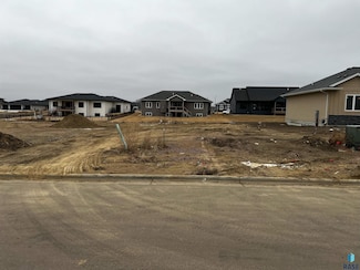 5418 W Colonial Ct, Sioux Falls, SD 57107