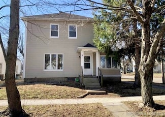 725 W 4th St, Sedalia, MO 65301