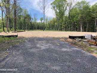1 Oak Rd, Malta, NY 12020