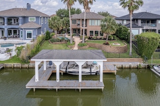 2938 N Island Dr, Seabrook, TX 77586