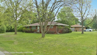 5120 Wardcliff Dr, East Lansing, MI 48823