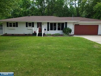 1612 E 39th St, Hibbing, MN 55746