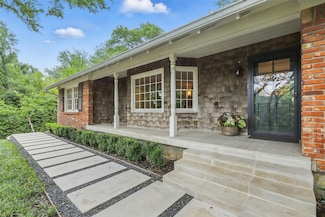 208 Rockwood Park Dr, Fort Worth, TX 76107