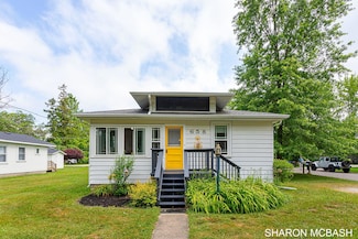 658 Allegan St, Saugatuck, MI 49453