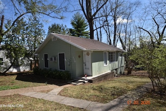 116 S Walker Ln, Oak Ridge, TN 37830