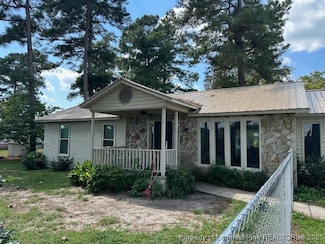 997 Balfour Rd, Red Springs, NC 28377