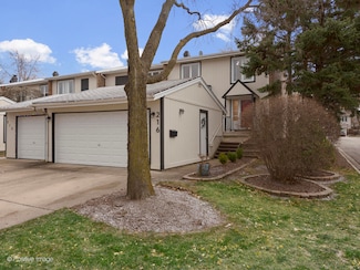 216 Pinewood Ln, Bloomingdale, IL 60108