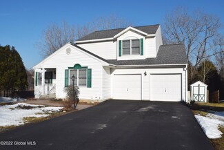 30 Ponderosa Dr, Clifton Park, NY 12065