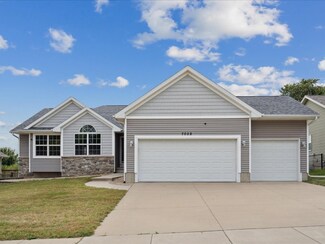 7028 Rolling Ridge Dr SW, Cedar Rapids, IA 52404