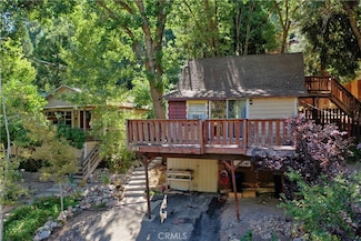 529 Pyramid Dr, Crestline, CA 92325