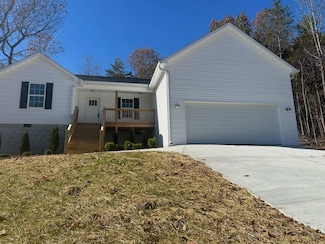 827 Bridges Rd, Tunnel Hill, GA 30755