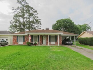 718 Ledoux St, Jennings, LA 70546