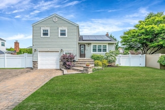 469 N Syracuse Ave, Massapequa, NY 11758